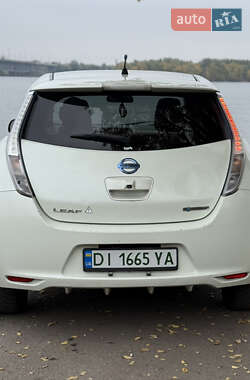 Хэтчбек Nissan Leaf 2012 в 