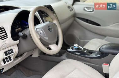 Хэтчбек Nissan Leaf 2012 в 