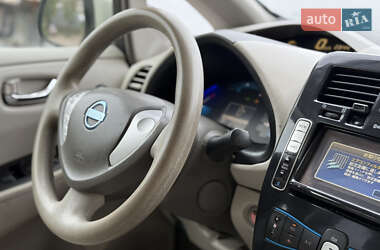 Хэтчбек Nissan Leaf 2012 в 
