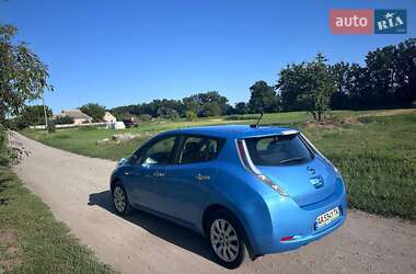 Хетчбек Nissan Leaf 2014 в  фото 13 Хетчбек Nissan Leaf 2014 в