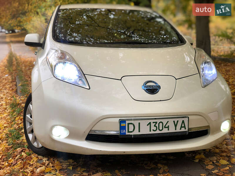Хэтчбек Nissan Leaf 2015 в Днепре