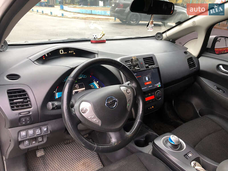Хэтчбек Nissan Leaf 2015 в Днепре