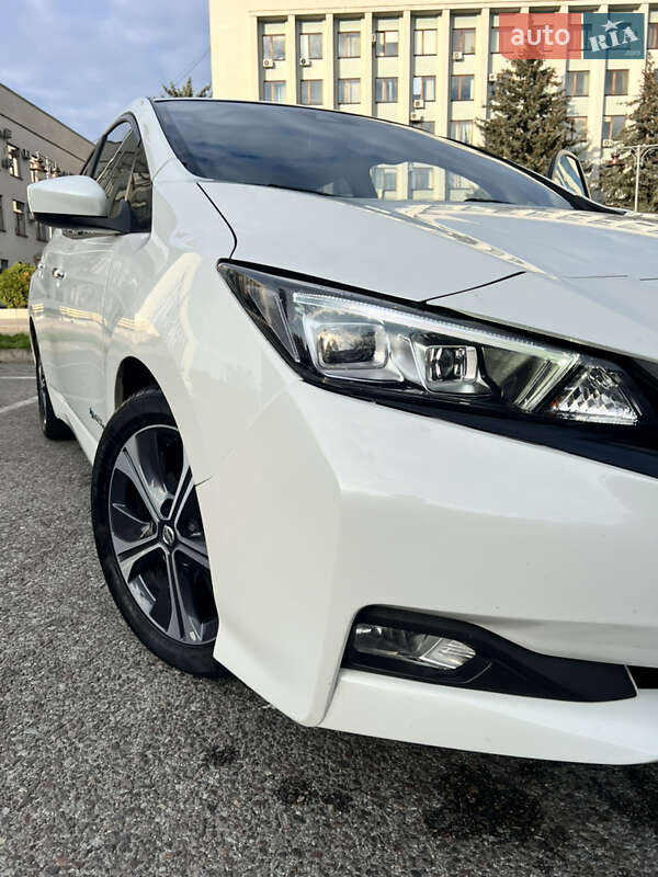 Хэтчбек Nissan Leaf 2018 в Ровно