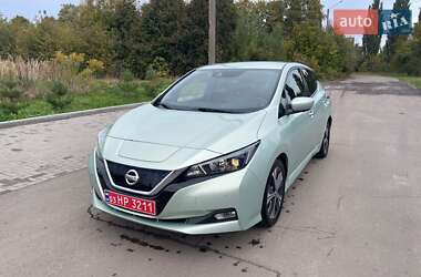 Хэтчбек Nissan Leaf 2018 в 