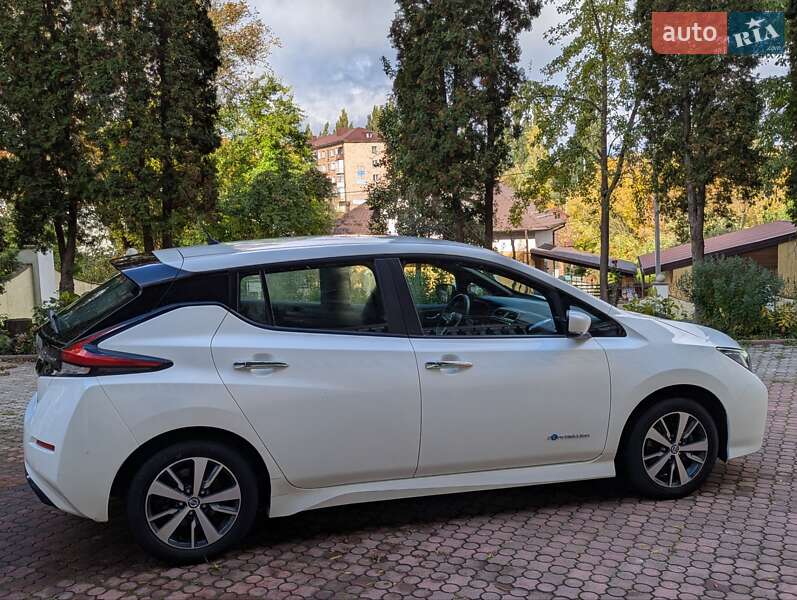 Хэтчбек Nissan Leaf 2020 в Ровно