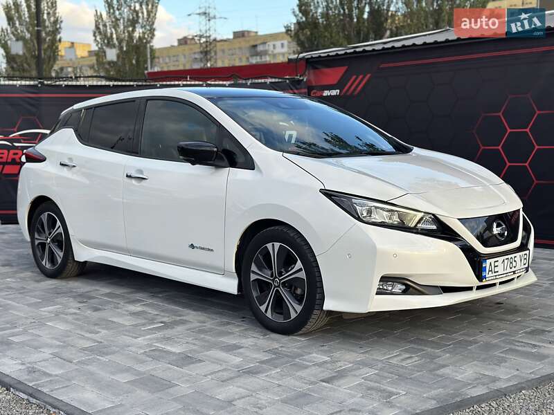 Хетчбек Nissan Leaf 2018 в Дніпрі