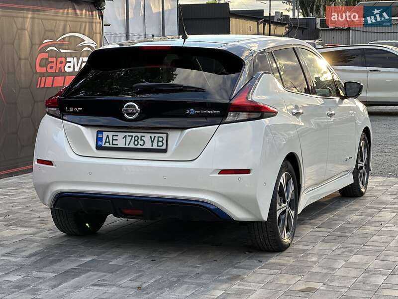 Хетчбек Nissan Leaf 2018 в Дніпрі