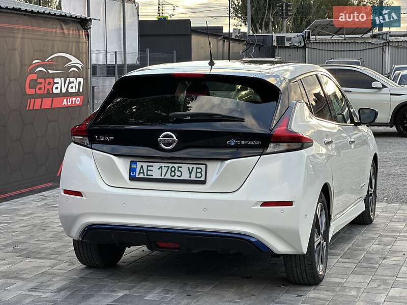 Хетчбек Nissan Leaf 2018 в Дніпрі