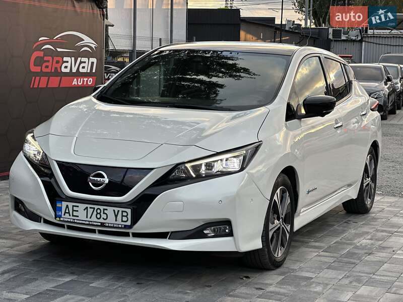 Хетчбек Nissan Leaf 2018 в Дніпрі