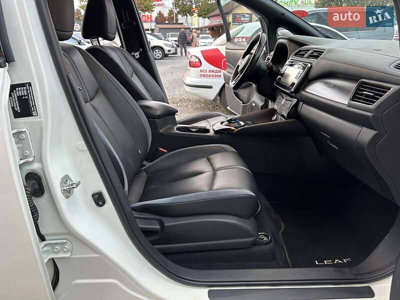Хетчбек Nissan Leaf 2018 в Дніпрі