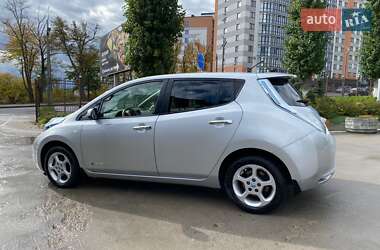 Хэтчбек Nissan Leaf 2012 в 