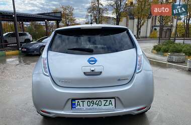 Хэтчбек Nissan Leaf 2012 в 