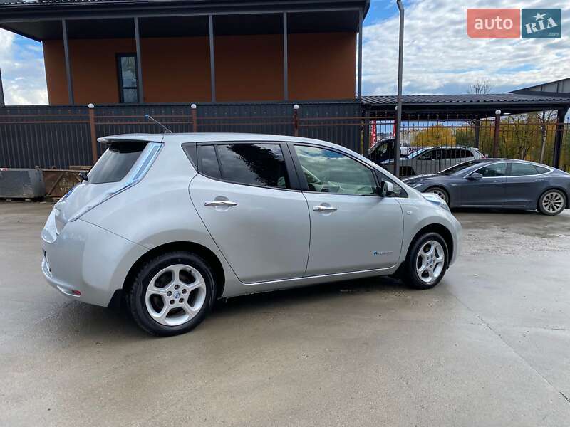 Хэтчбек Nissan Leaf 2012 в Ивано-Франковске
