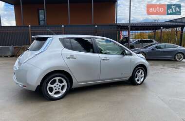 Хэтчбек Nissan Leaf 2012 в 