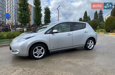 Хэтчбек Nissan Leaf 2012 в 