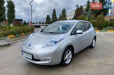Хэтчбек Nissan Leaf 2012 в 