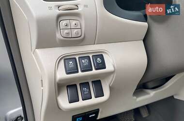 Хэтчбек Nissan Leaf 2012 в 