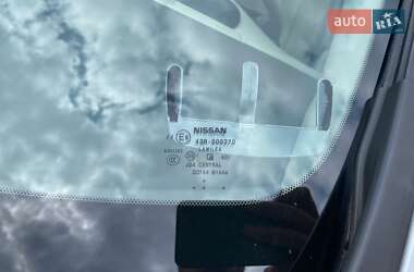 Хэтчбек Nissan Leaf 2012 в 