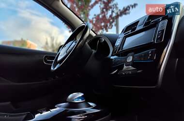 Хэтчбек Nissan Leaf 2014 в 