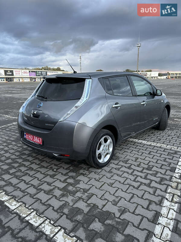 Хэтчбек Nissan Leaf 2013 в Черновцах