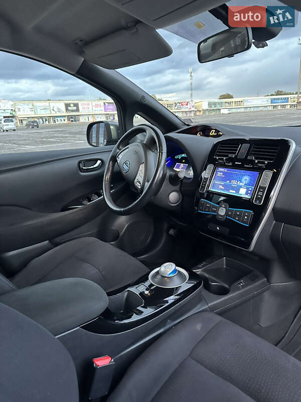 Хэтчбек Nissan Leaf 2013 в Черновцах