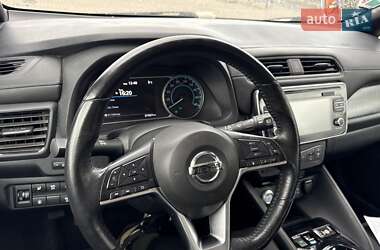 Хэтчбек Nissan Leaf 2019 в 