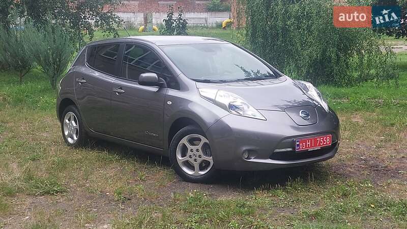 Хэтчбек Nissan Leaf 2014 в 