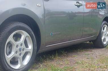Хэтчбек Nissan Leaf 2014 в 