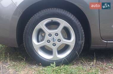Хэтчбек Nissan Leaf 2014 в 