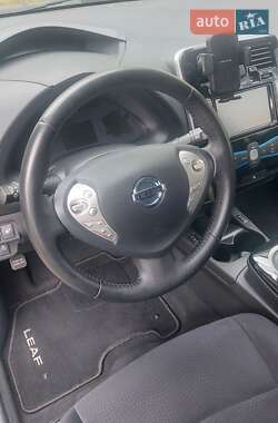 Хэтчбек Nissan Leaf 2014 в 