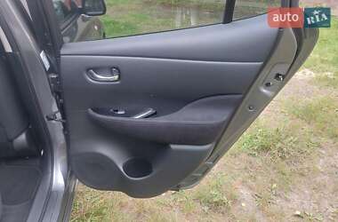 Хэтчбек Nissan Leaf 2014 в 