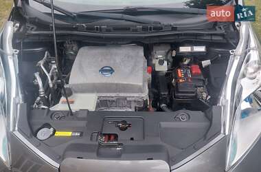 Хэтчбек Nissan Leaf 2014 в 