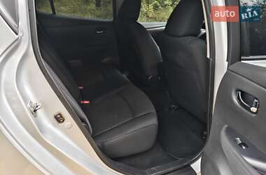 Хэтчбек Nissan Leaf 2013 в 