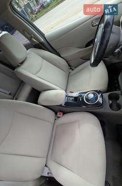 Хэтчбек Nissan Leaf 2012 в  фото 13 Хэтчбек Nissan Leaf 2012 в