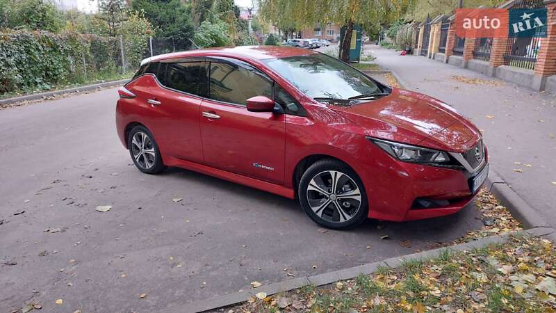 Хэтчбек Nissan Leaf 2018 в Киеве