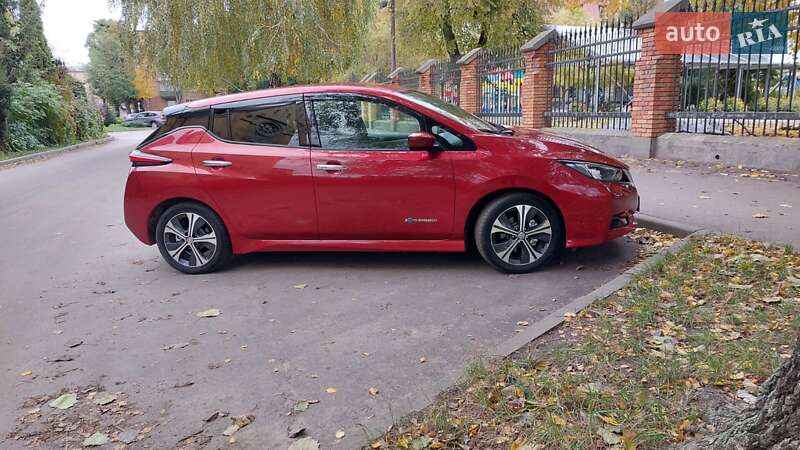 Хэтчбек Nissan Leaf 2018 в Киеве