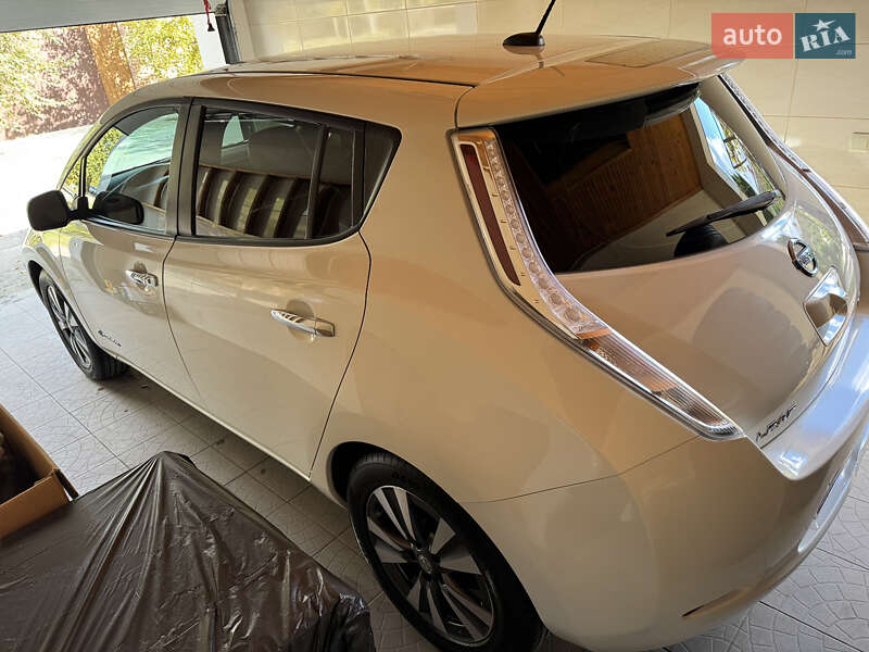 Хэтчбек Nissan Leaf 2015 в Херсоне фото 39 Хэтчбек Nissan Leaf 2015 в Херсоне