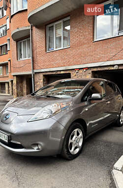 Хэтчбек Nissan Leaf 2014 в 