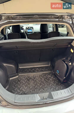 Хэтчбек Nissan Leaf 2014 в 