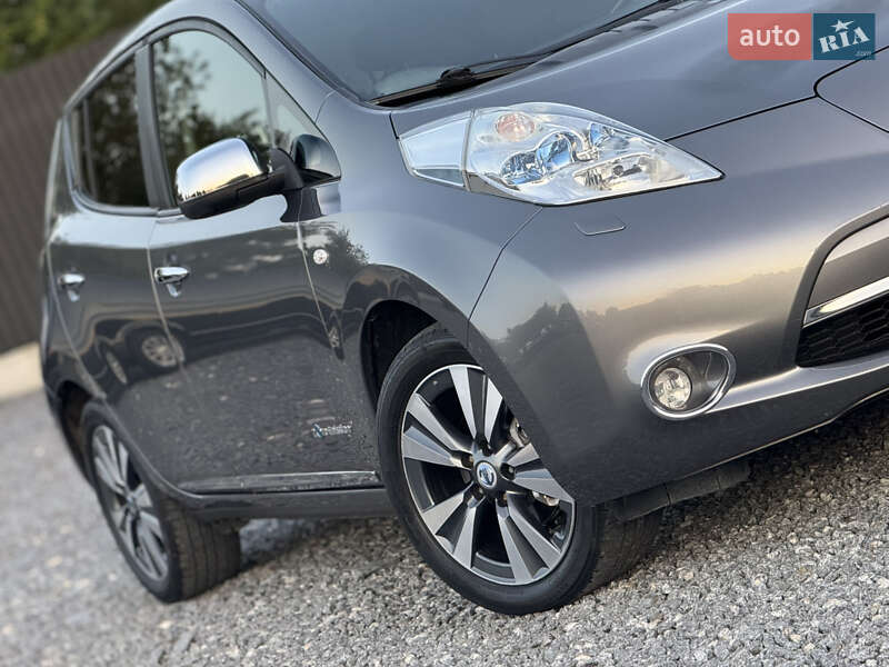 Хетчбек Nissan Leaf 2013 в Дрогобичі