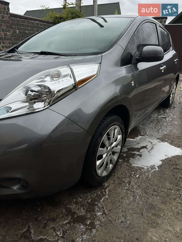 Хетчбек Nissan Leaf 2015 в Києві