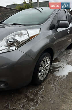 Хетчбек Nissan Leaf 2015 в  фото 3 Хетчбек Nissan Leaf 2015 в