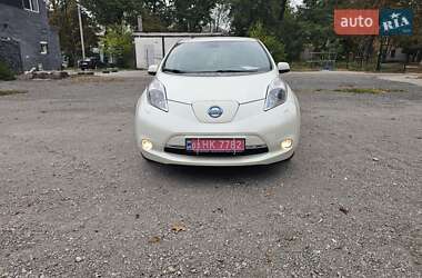 Хэтчбек Nissan Leaf 2015 в 