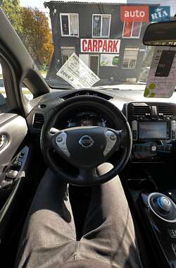 Хэтчбек Nissan Leaf 2015 в 