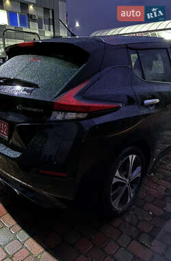 Хэтчбек Nissan Leaf 2019 в 