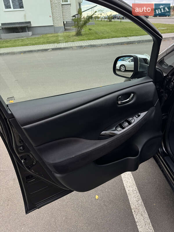 Хетчбек Nissan Leaf 2013 в Вінниці