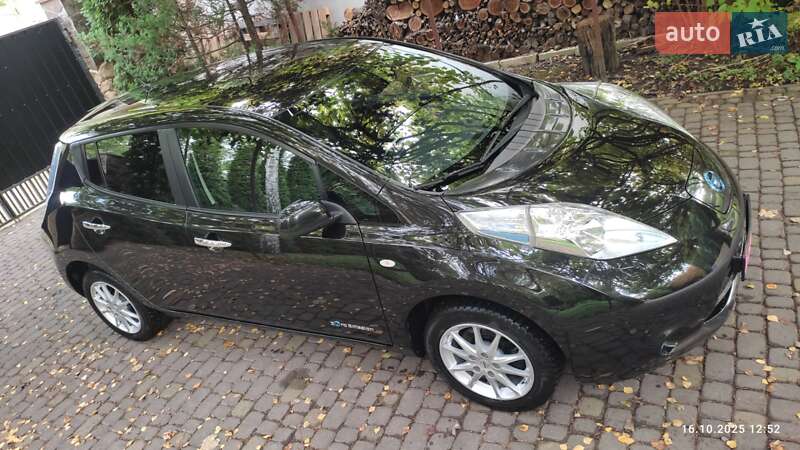 Хэтчбек Nissan Leaf 2015 в 