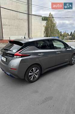 Хэтчбек Nissan Leaf 2019 в 