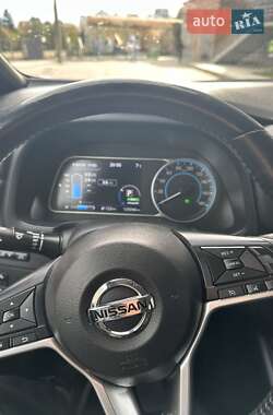Хэтчбек Nissan Leaf 2019 в 