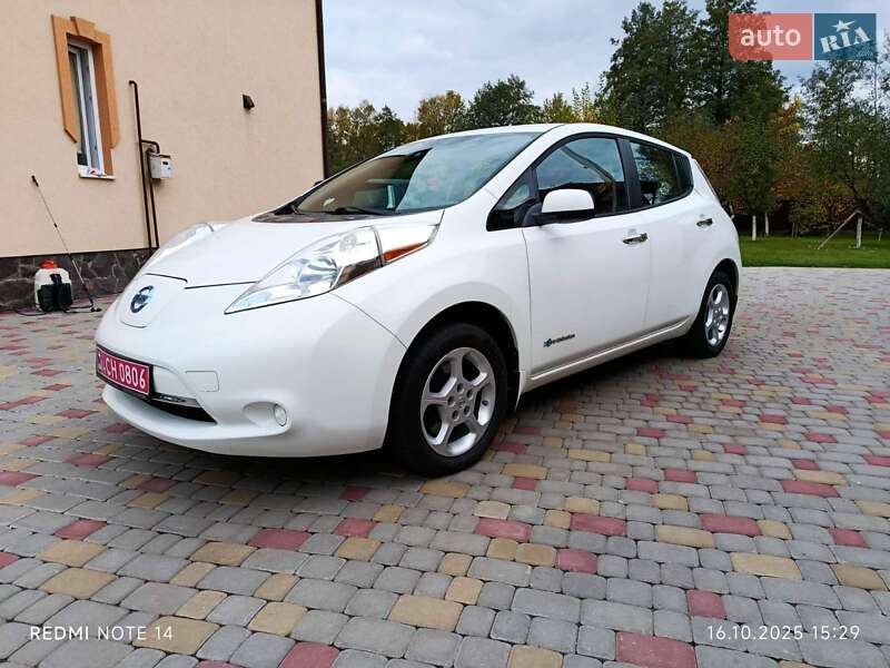 Хэтчбек Nissan Leaf 2013 в 